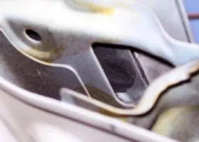 リアエンブレム用の穴塞ぎ 01