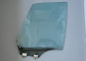 両サイドのガラスへゴーストフィルムの貼り込み 03