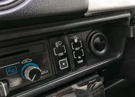 車内外デジタル気温計とフォグランプスイッチのパネルデザイン 03