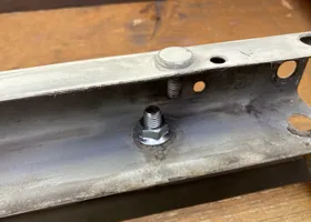 フロントグリル固定用ネジ受け（溶接） 06