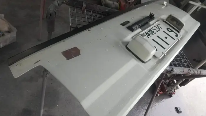 外したトランクリッド