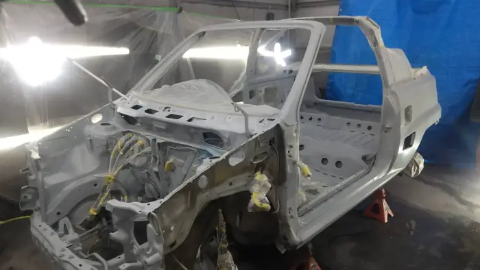 サフェ塗布後の車体