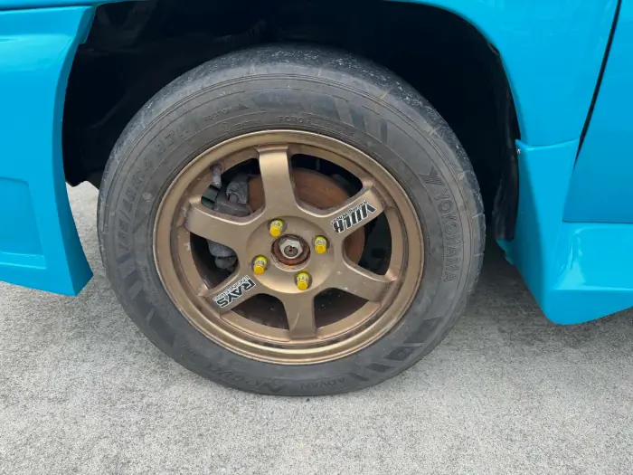 左前。ホイールはRAYS TE37 14×6.0J
