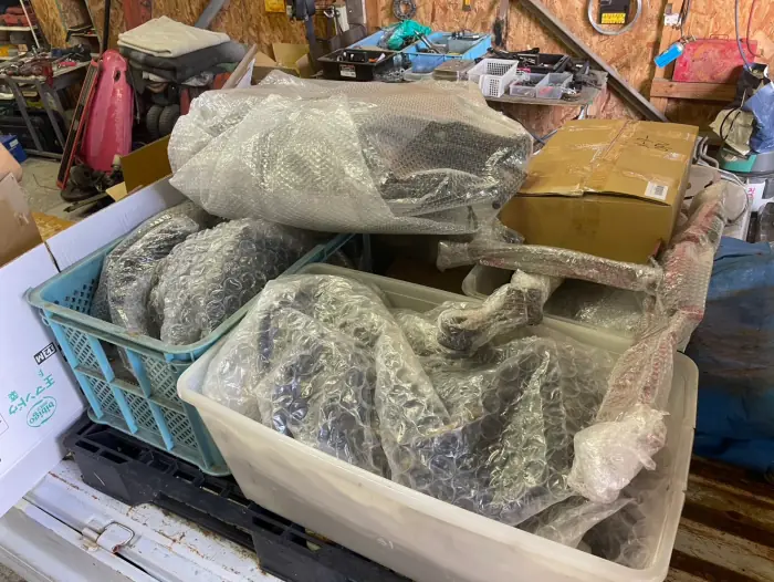 梱包した部品一式